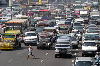 Philippines-Traffic-crazy-manila-insane-jams-small-streets-lots-of-cars